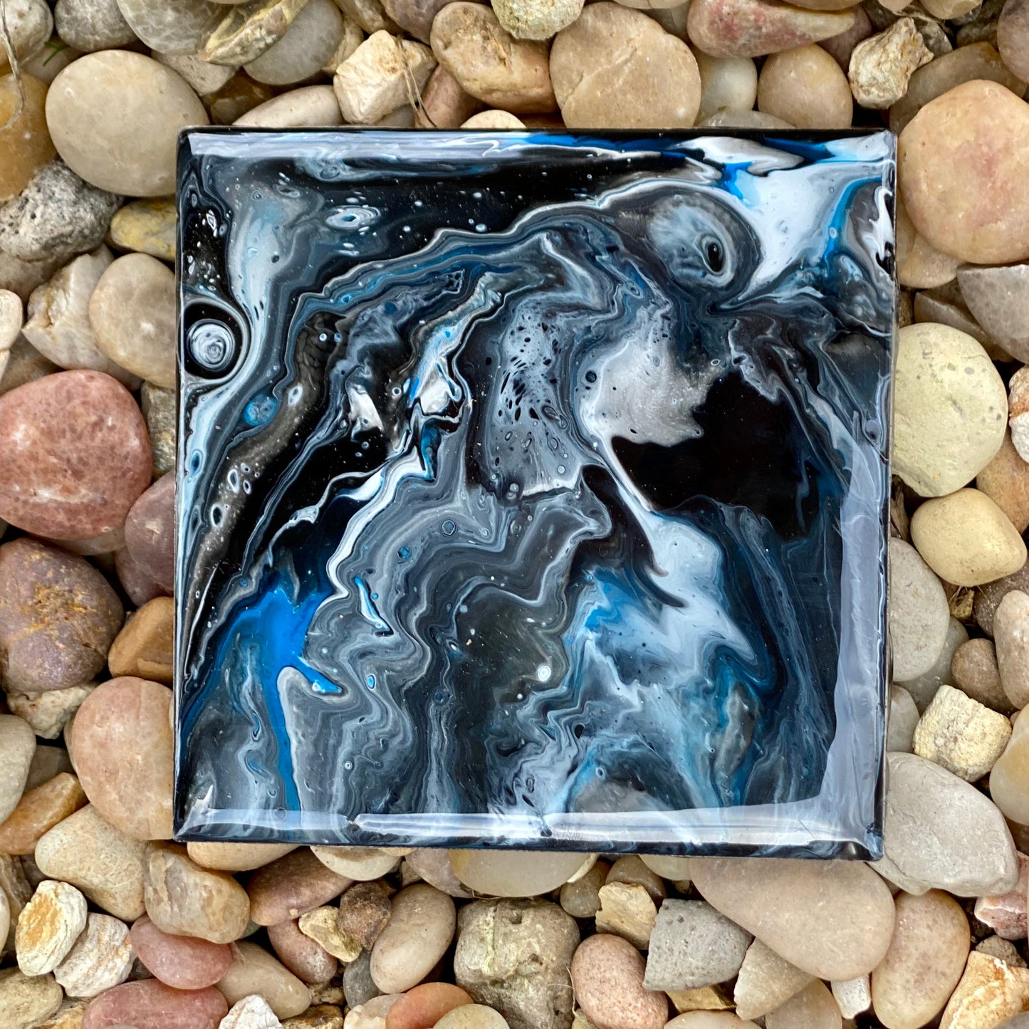 Single Tile with Easel